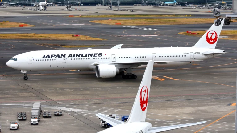 Japan Airlines Boeing 777