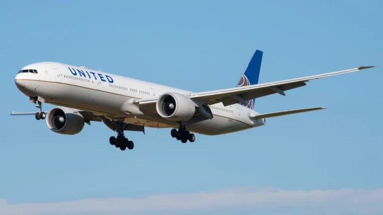 United Airlines Boeing 777-300ER