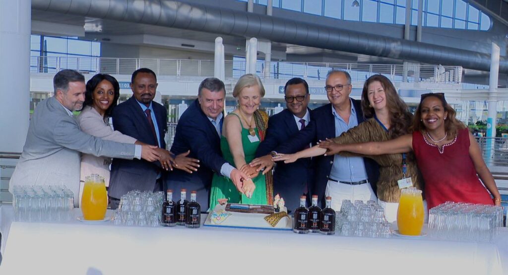 Ethiopian Airlines' cake cutting ceremony was held on the first Porto flight.
