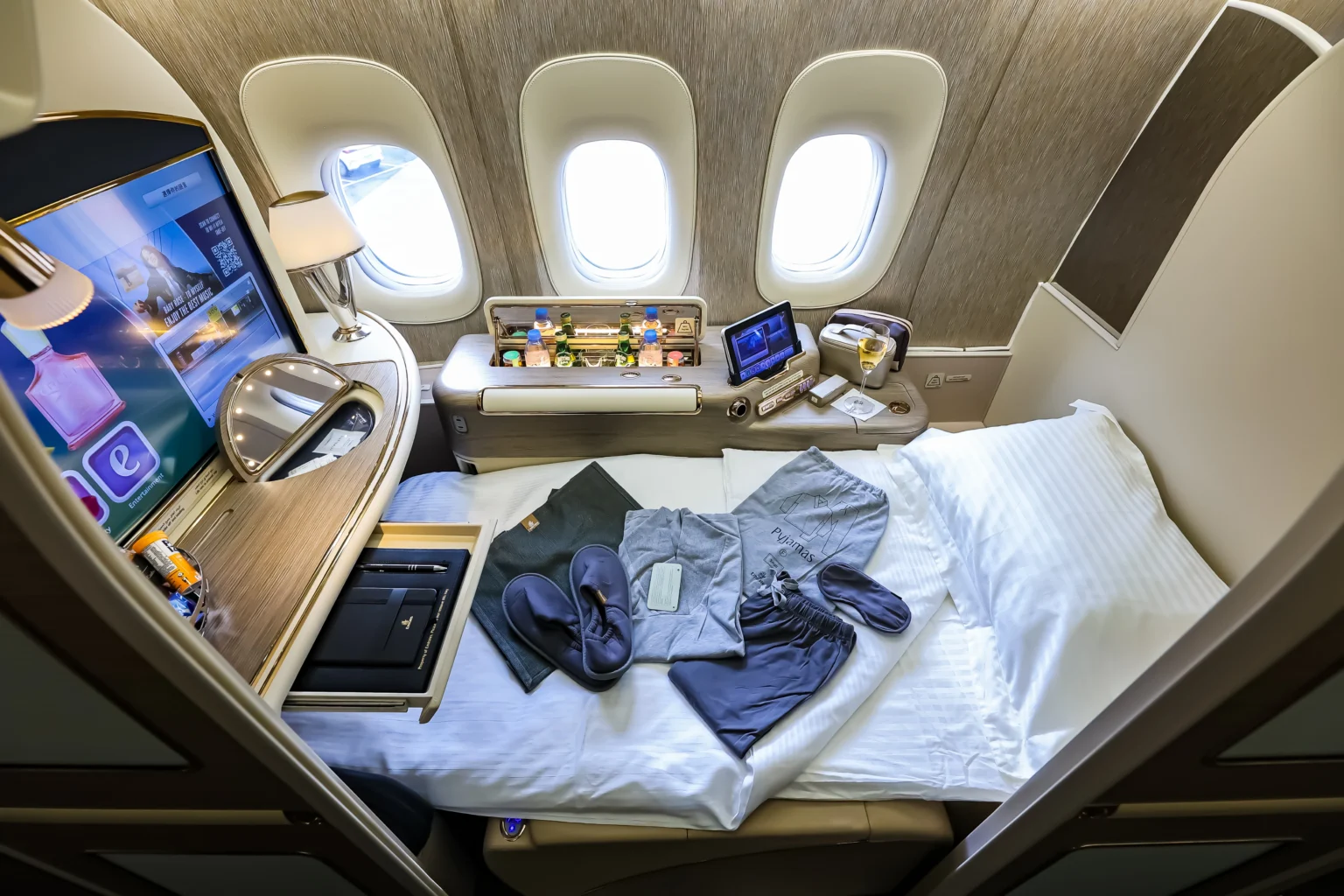 Top 10 Airlines in the World by Amenity Kits in First Class
