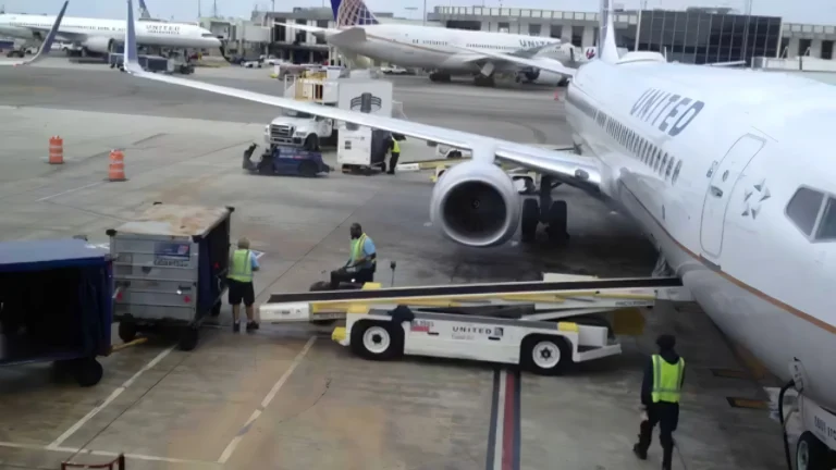 United Airlines Baggage Handler
