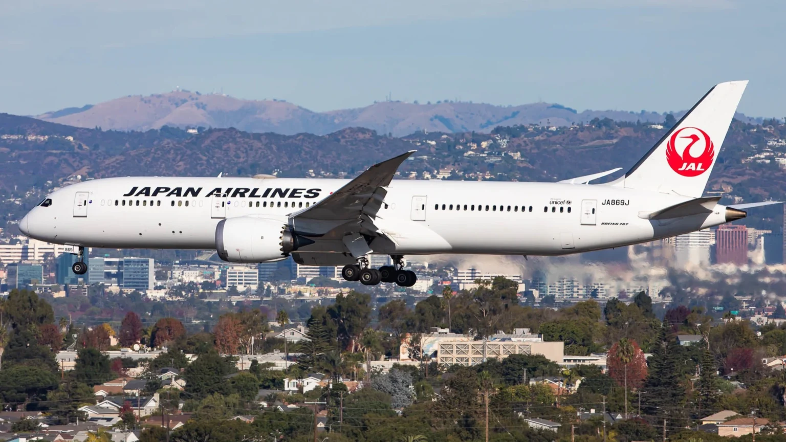 Japan Airlines Plans New Flights with 787 Between Two Busiest Cities in the World