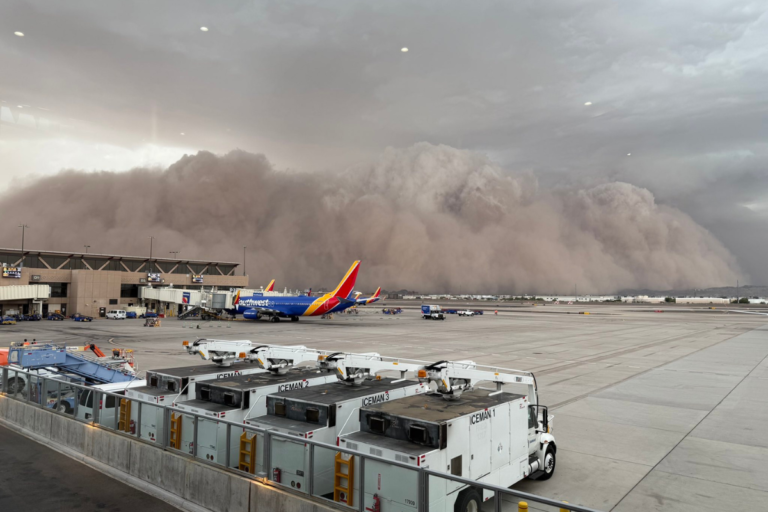 Massive Dust Storm at Phoenix Airport