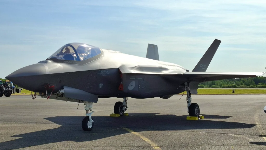 Downsizing Fighter Aircraft Fleet