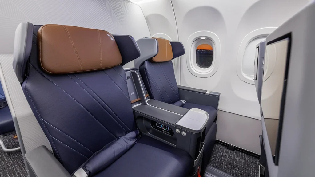 American Airlines Faces Criticism Over Broken Seats And Denied Refund Claims