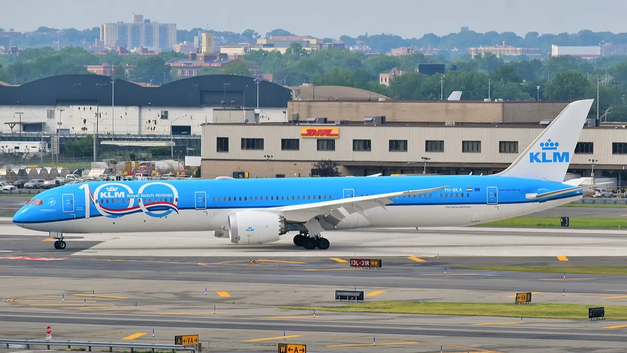 Over 250 Passengers Stranded After Rat Found on KLM Flight