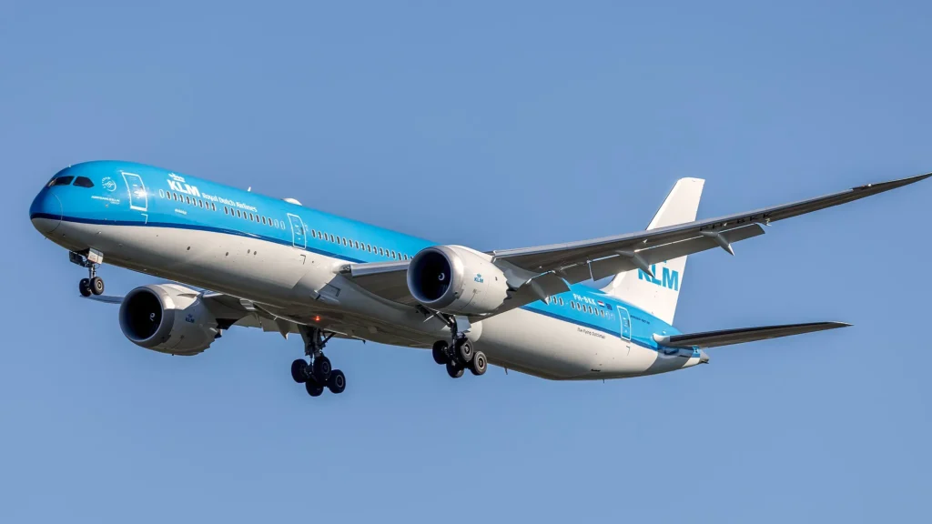KLM’s Boeing 787 Escapes Dubai After 12 Days on Tarmac