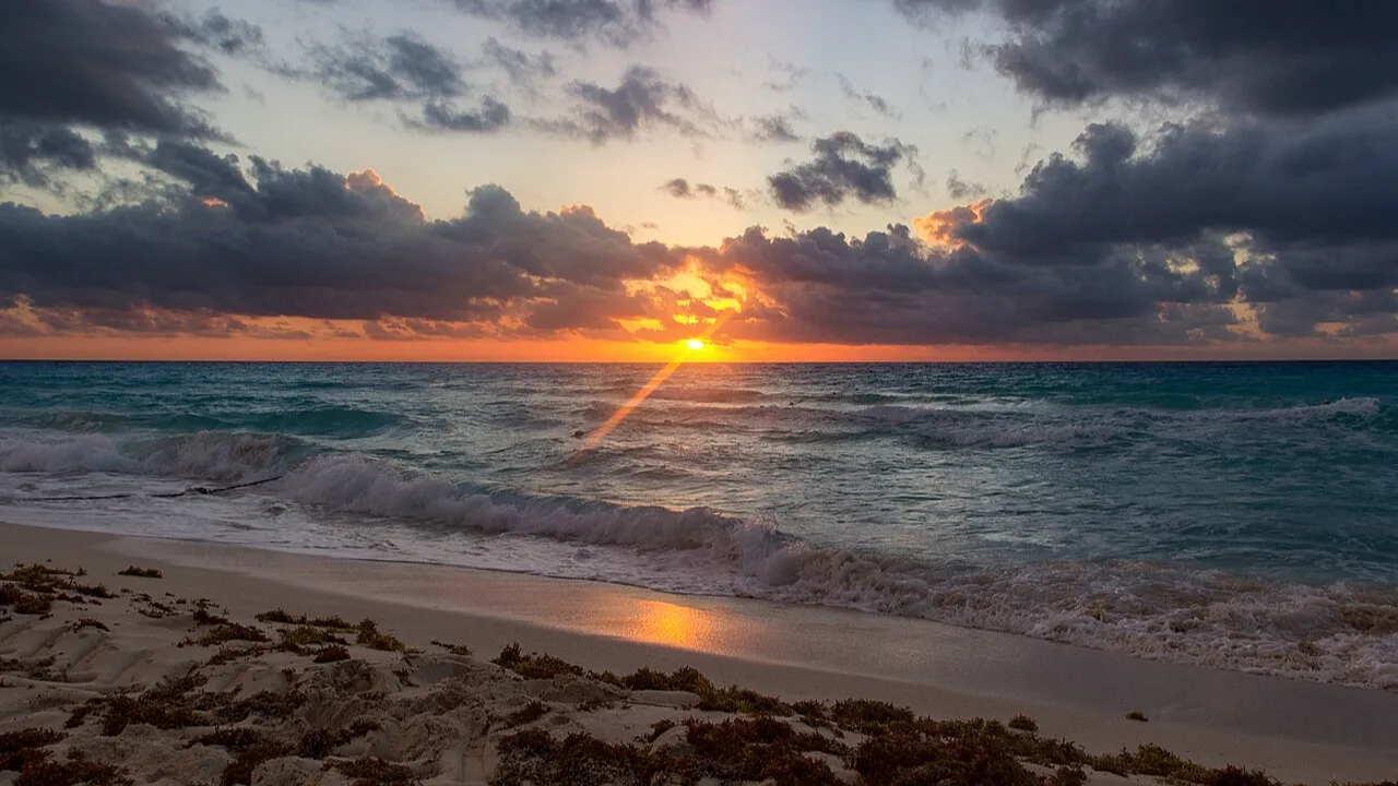 There’s something magical about the first light of day. The calm air, the soft colours spreading across the sky, and that quiet moment before the world fully wakes up — a sunrise can turn any trip into something unforgettable.