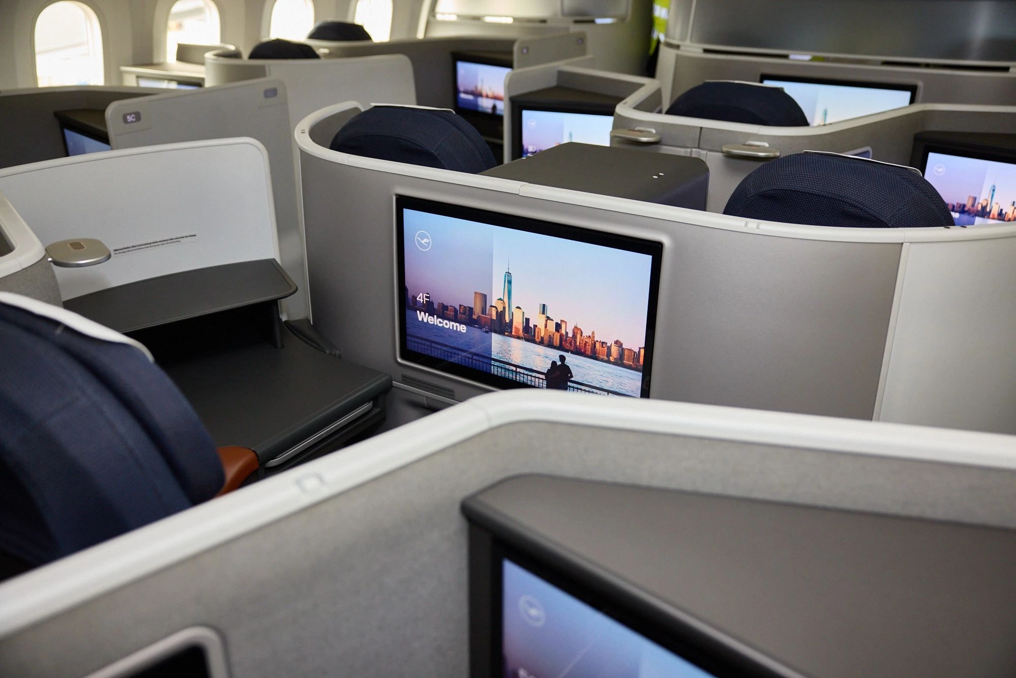 Lufthansa Boeing 747-8s to Feature New Allegris Cabins