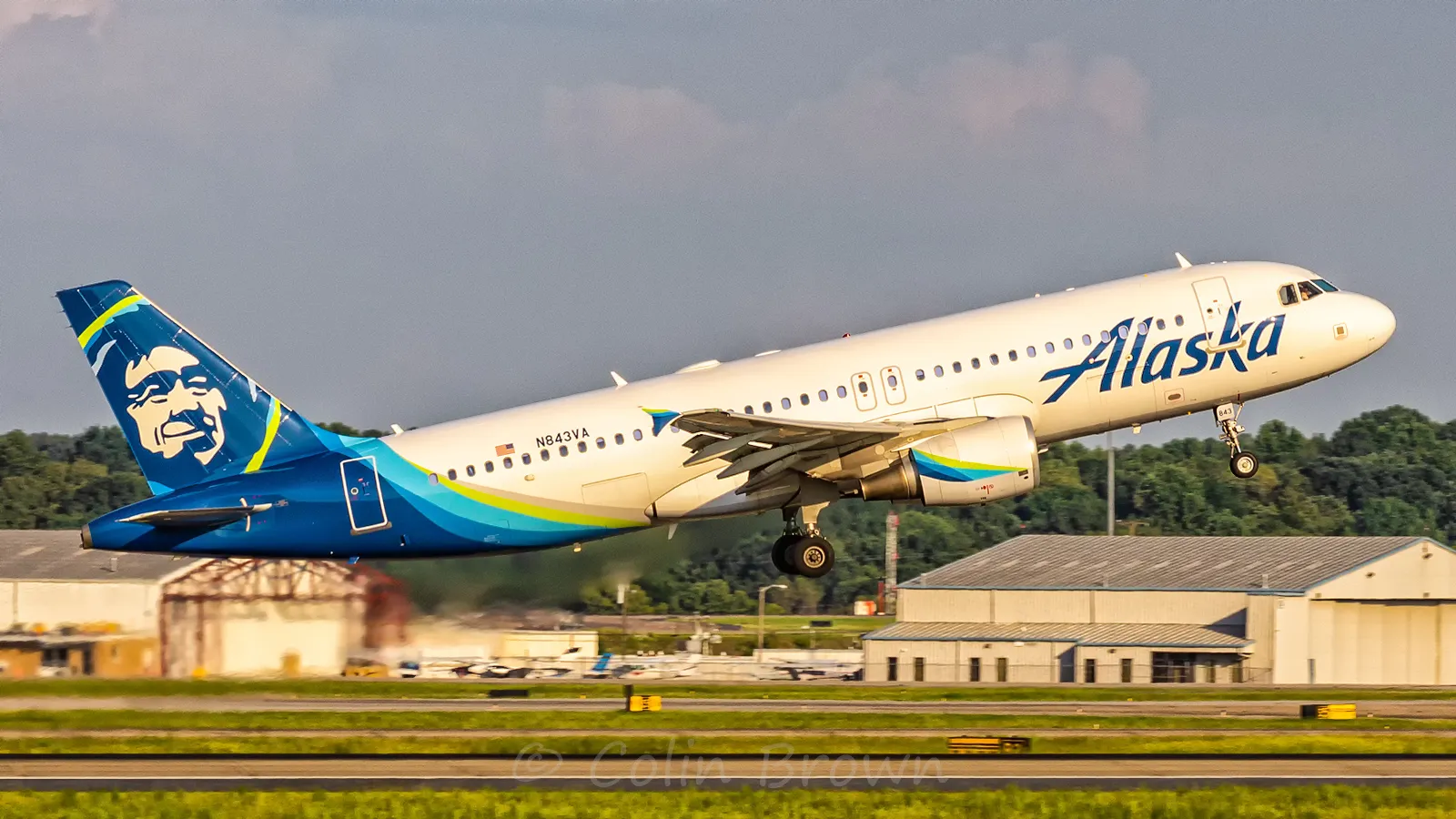 Alaska Airlines’ First Europe Flight Sparks Unprecedented Employee Demand