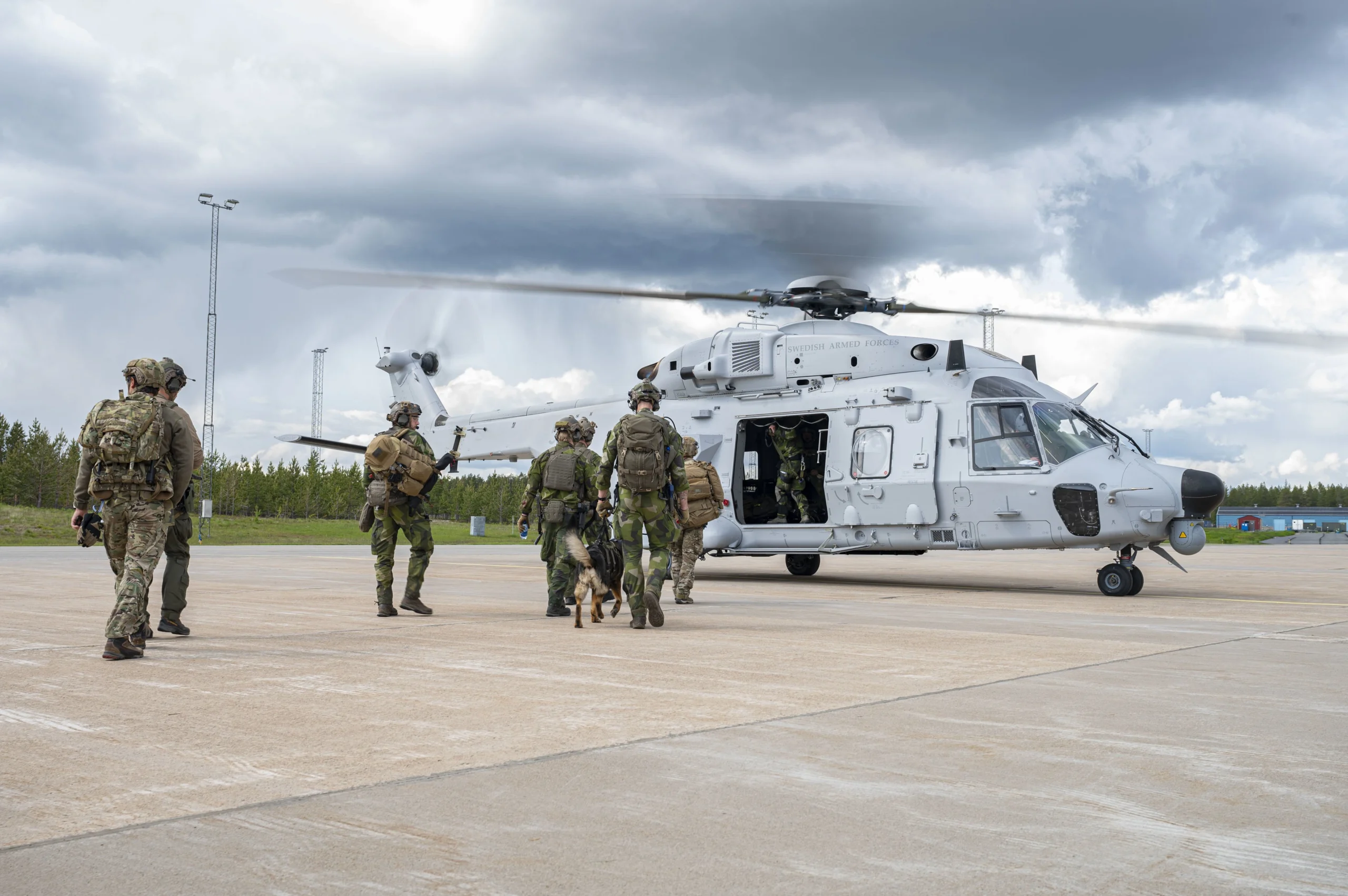 US Air Force to buy 6,868 Next-Generation Survivor Radios from 2027, replacing Boeing CSEL used in DUDE 44 Iran rescue.