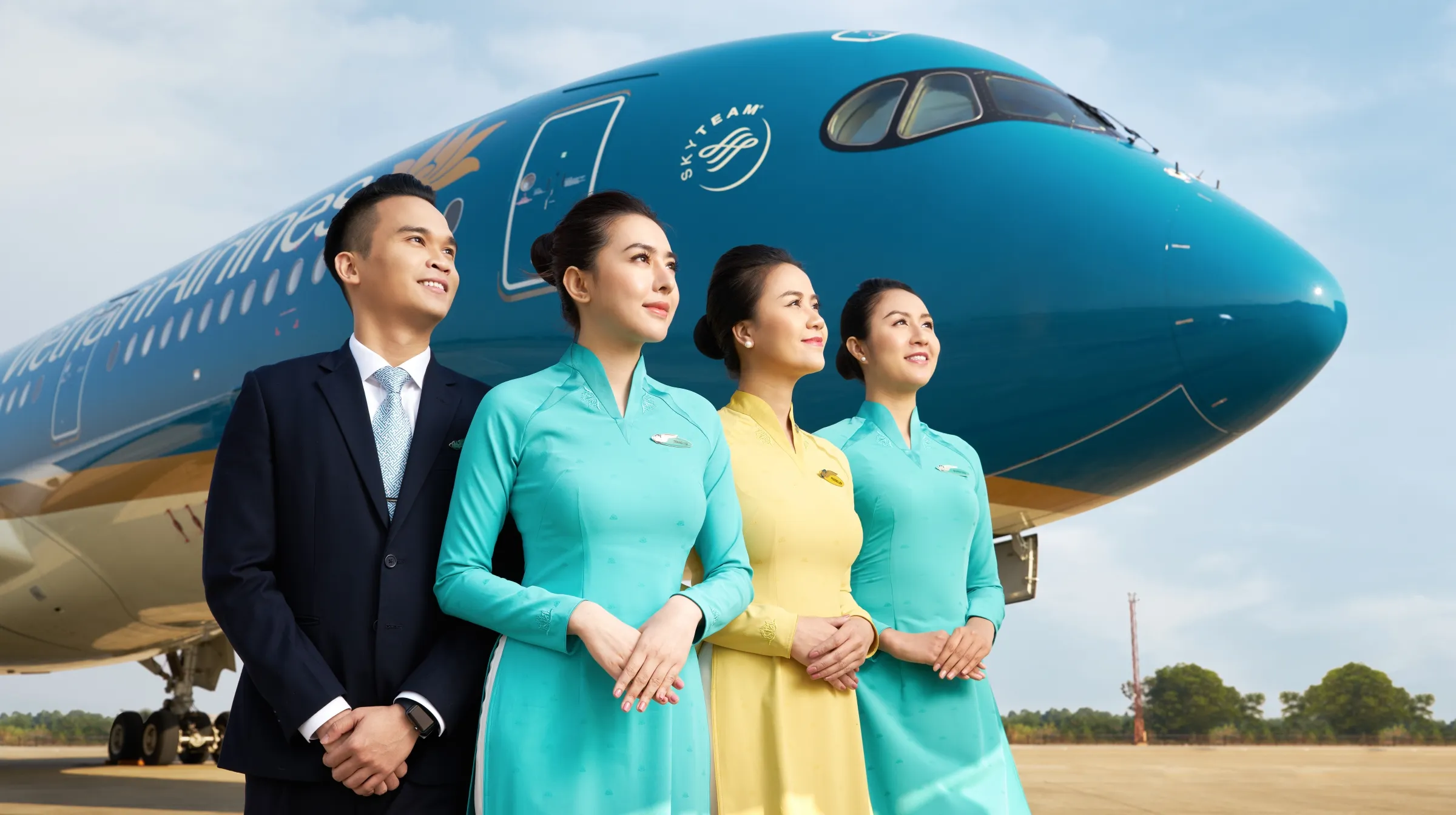 Vietnam Airlines (VN) has announced that it will, for the first time, offer paid meals on board, and the dishes come from the popular restaurant chain Pizza 4P’s