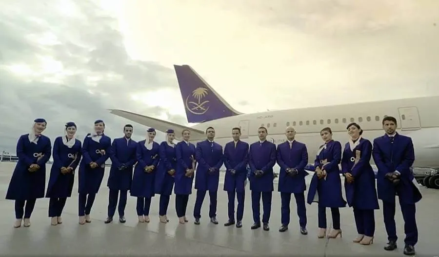 On average, the monthly earnings typically fall around SAR 8,355 per month (about US$2,227) for Saudia cabin crew with moderate experience.