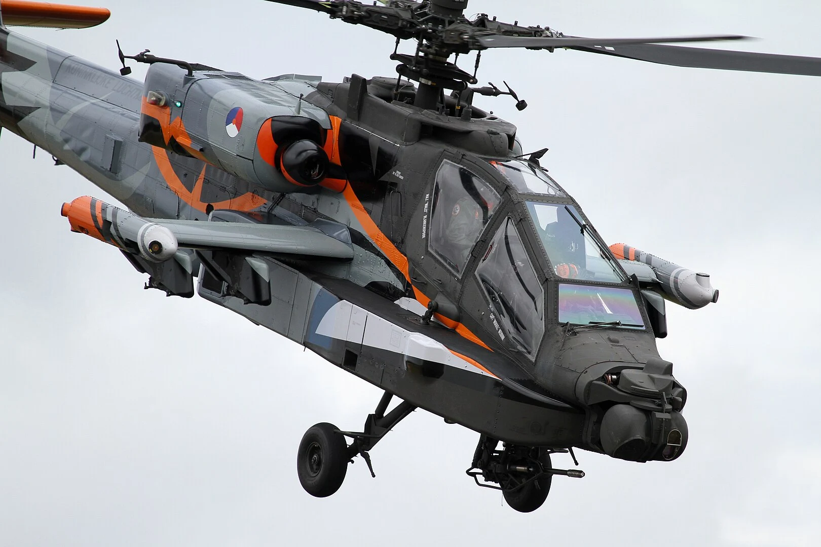 Força Aérea de Cingapura recebe míssil Hellfire de US$ 22,3 milhões para o helicóptero mais perigoso do mundo