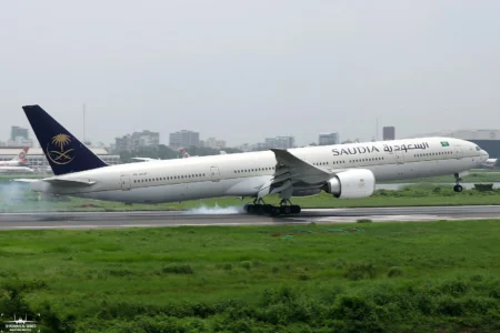 ATC Stops Saudi Airlines 777 Pilots from Landing on Closed Runway