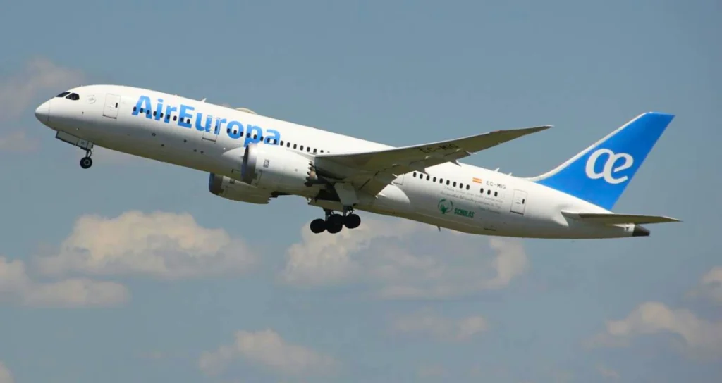 Boeing 787 Almost Ran Out of the Fuel, Flight Diverted to Boston