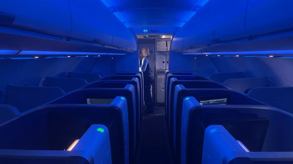 5 Airlines with Longest Business Class Bed in the World