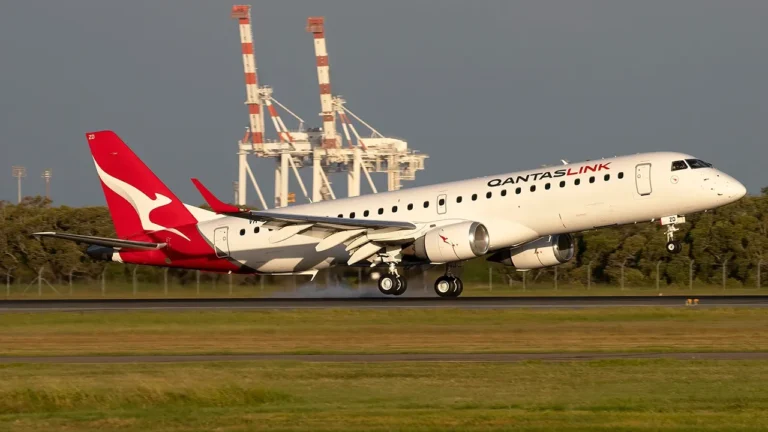 Qantas E190 Pilots Makes Emergency Landing in Adelaide