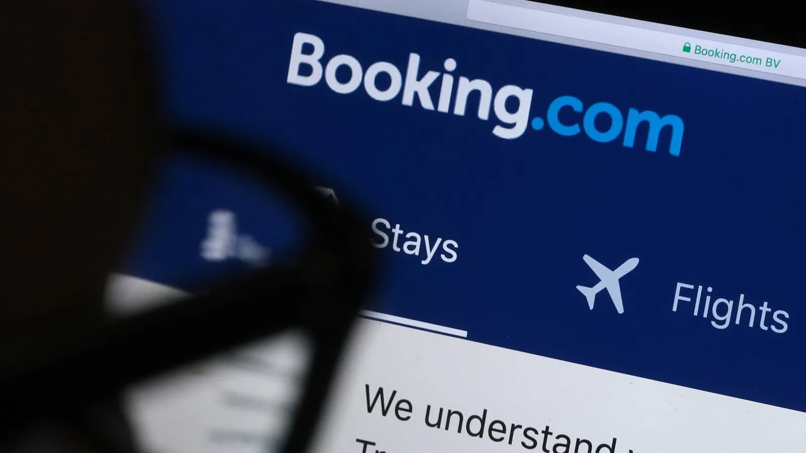 A data analyst used Grok AI prompts to reduce a $1,200 airfare to $340, highlighting dynamic pricing and hidden city risks.