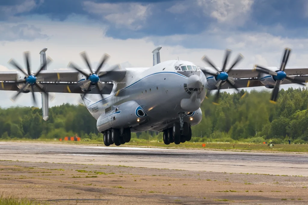 An older Antonov An-22 in flight.