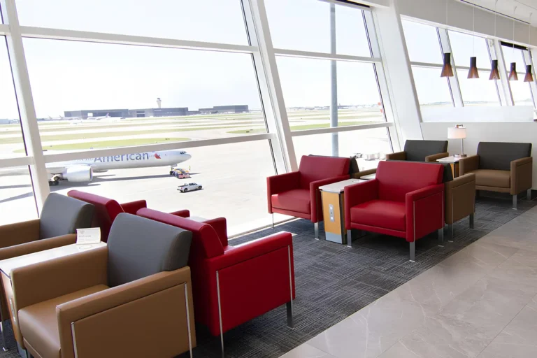 American Airlines Lounge Shower Ends With Staff Demanding Tip at Dallas American Airlines Dallas DFW Flagship Lounge