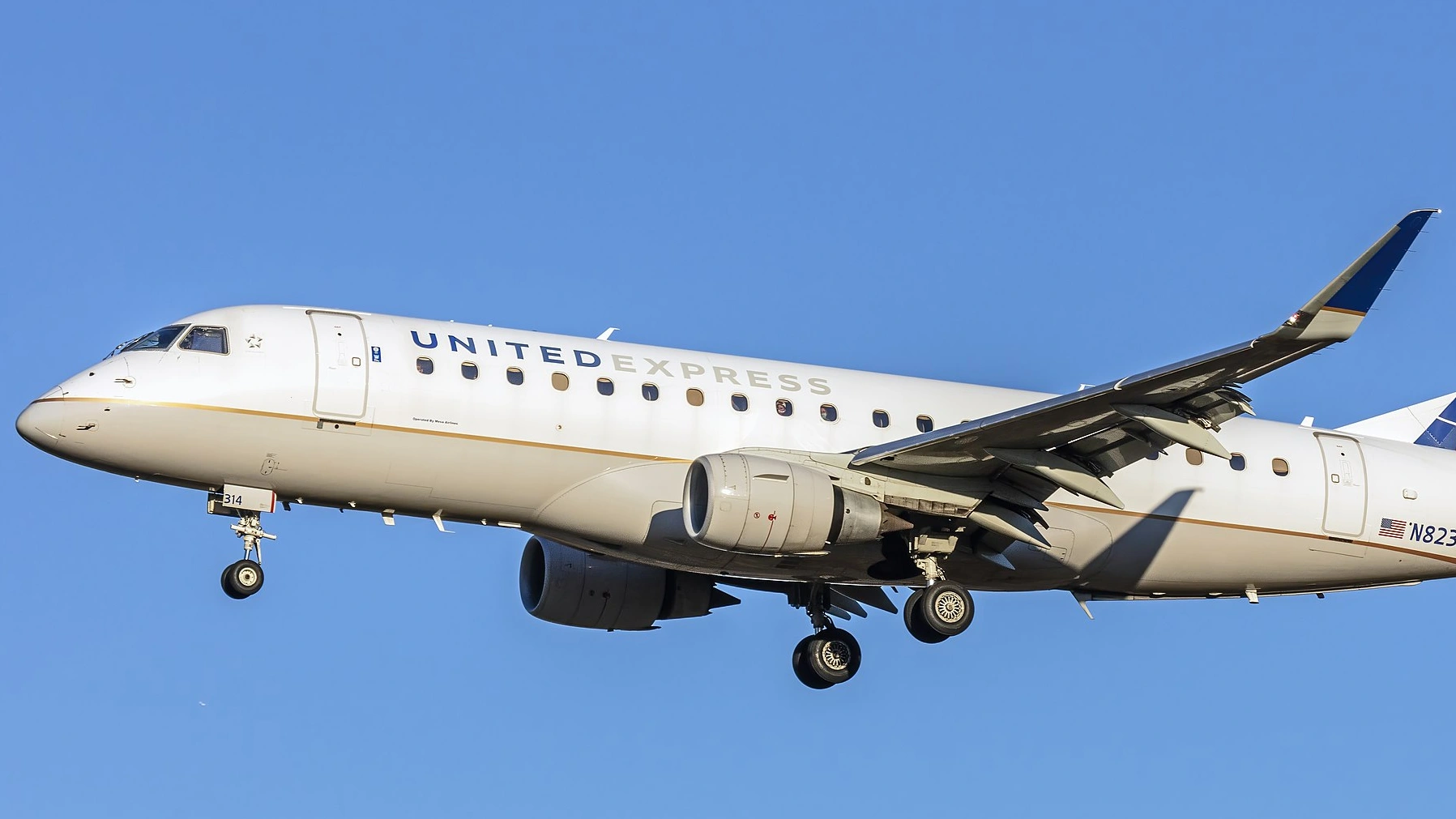 United Express E175 Post-Collision Inspection in Minot