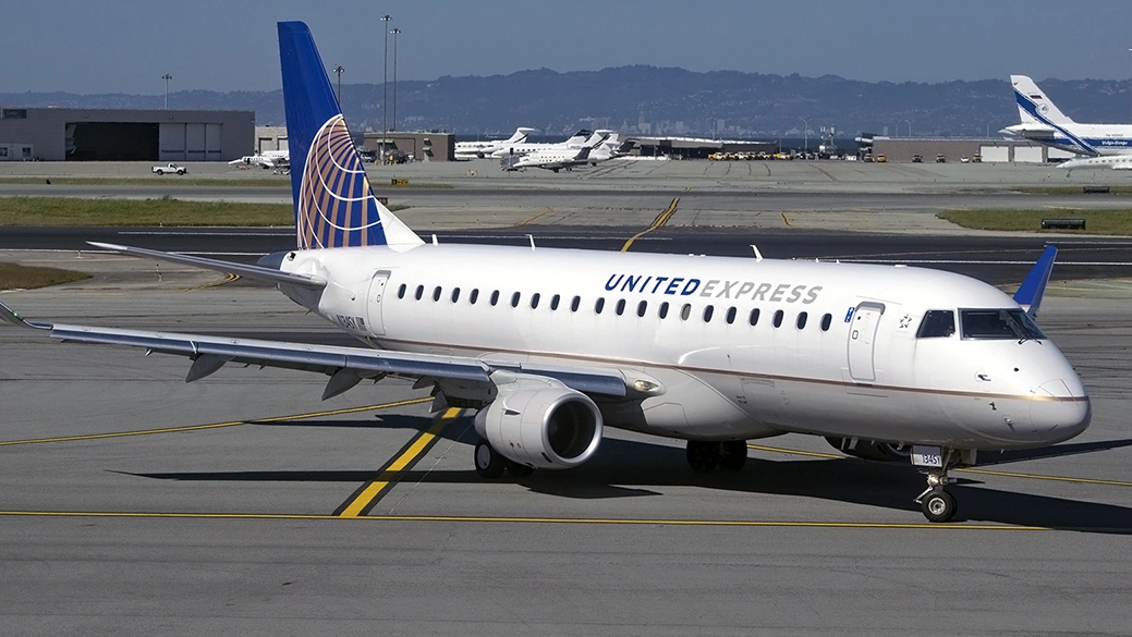 United Express E175 in Service