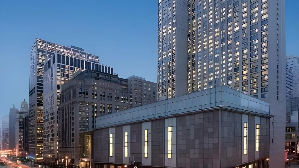 American Airlines Offers Business Class Passenger a Motel 6 After DFW Disruption