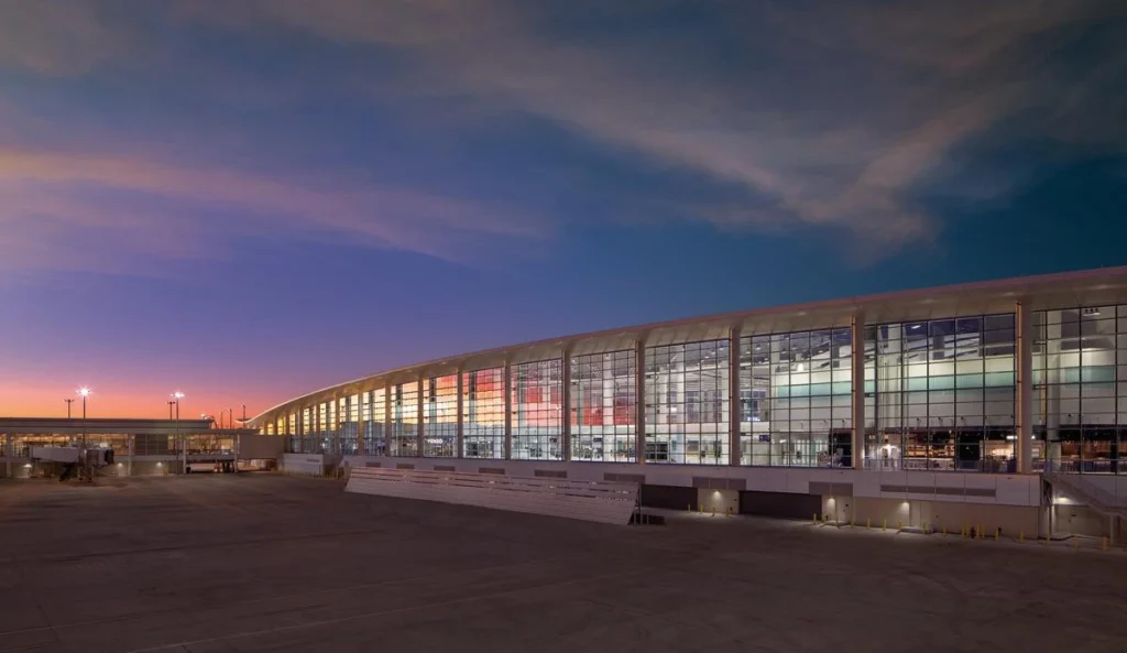 A passenger's inability to pay parking fees at Louis Armstrong New Orleans International Airport (MSY) prompted bomb threat calls on November 7, 2025.