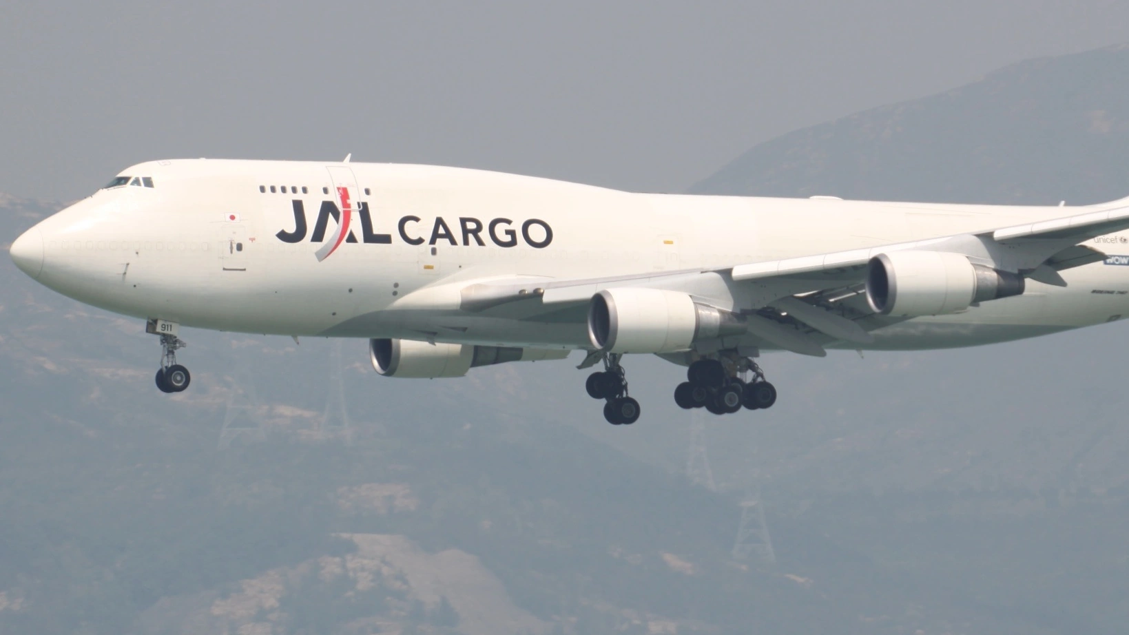 Japan Airlines Cargo Partners with Bullet Train