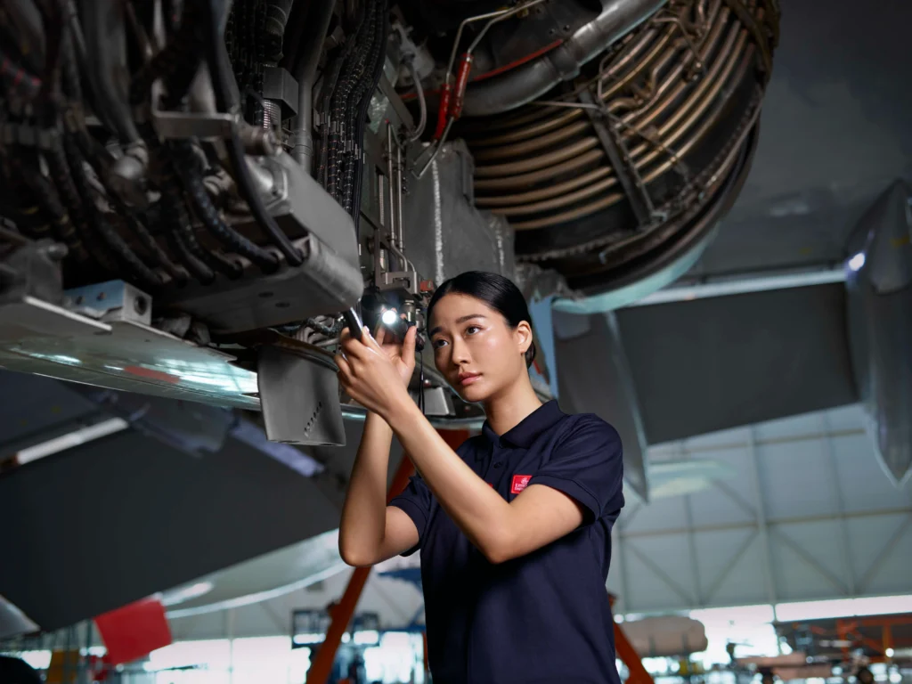 Emirates Aircraft Maintenance Engineer (AME) and Technician Salary in 2026