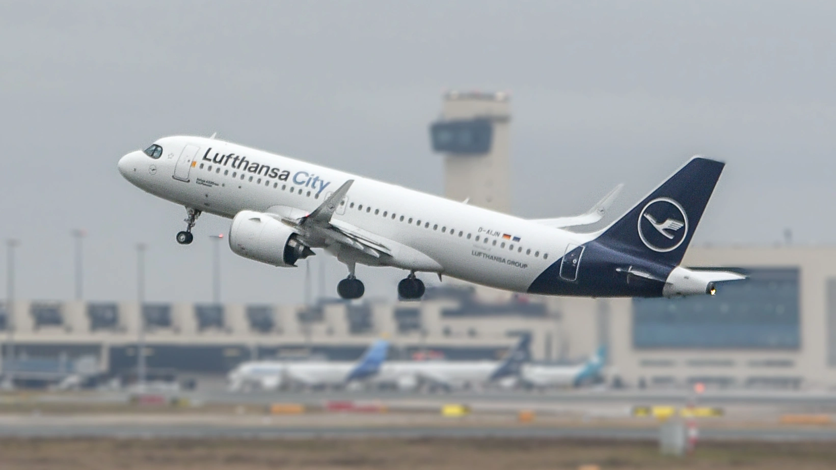 Air India, Lufthansa Group Expand India-Europe Aviation Ties