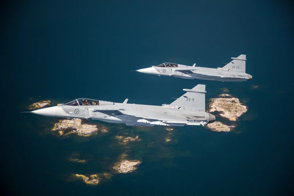 Brazil has achieved a major milestone in aerospace manufacturing as Embraer, in partnership with Saab and the Brazilian Air Force, officially presented the first Gripen E fighter jet produced locally.