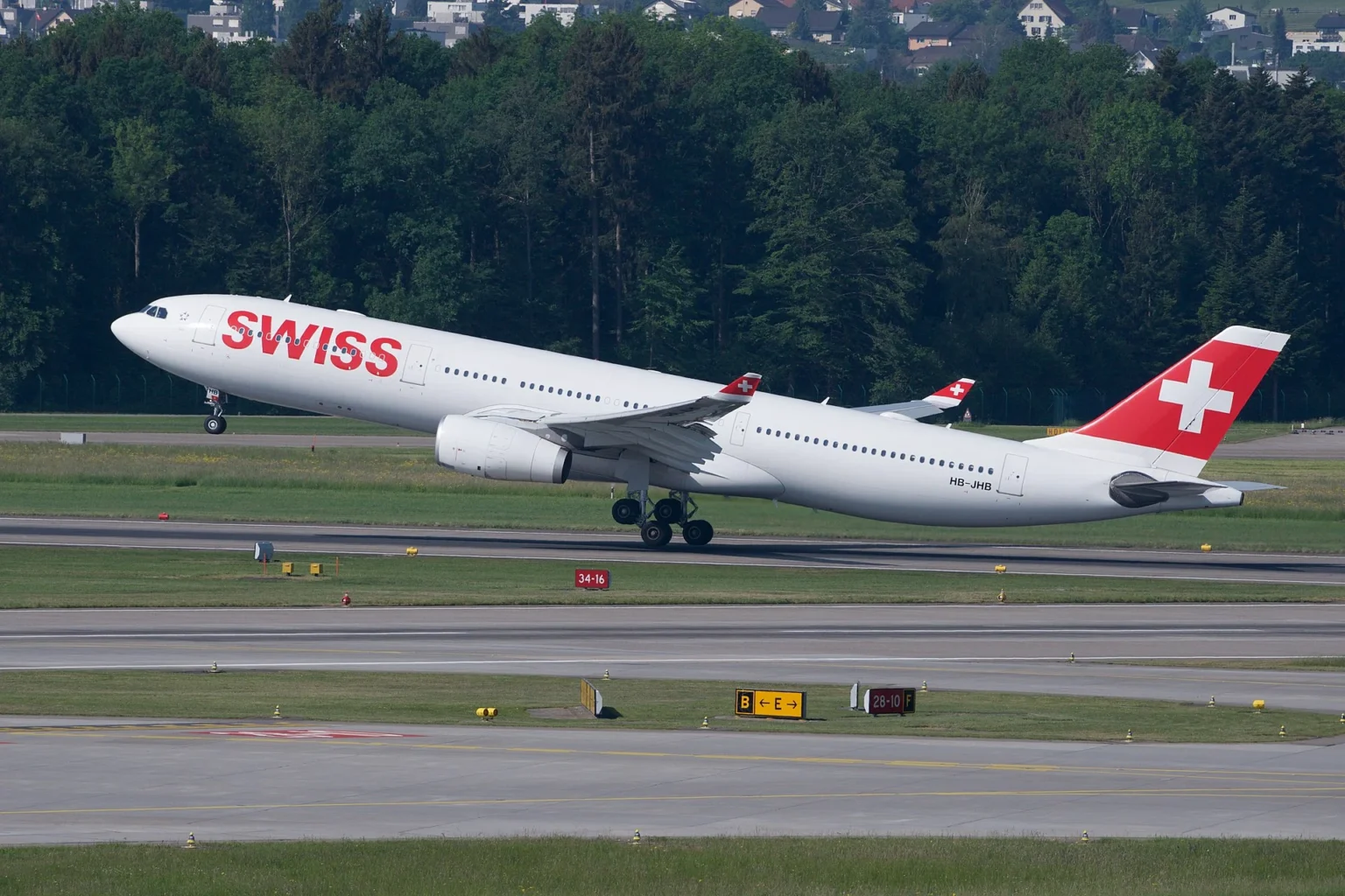 SWISS Zurich to New York Flight with A330 Makes Emergency Landing