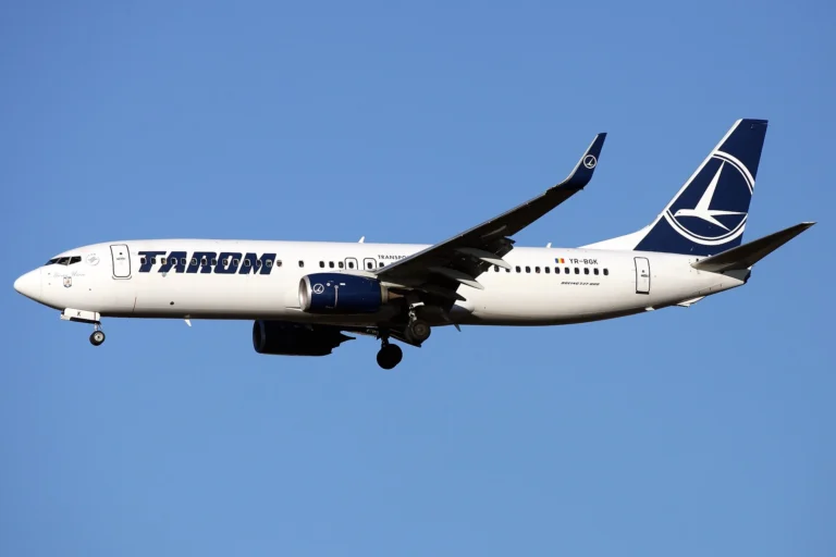 TAROM 737 Pilot Collapses Mid-Flight After Zero Sleep, Triggers Emergency TAROM Boeing 737