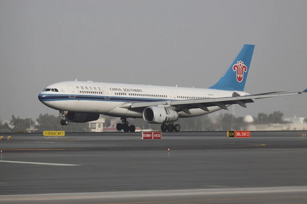 China Southern Airlines (CZ) has announced a major wide-scale narrowbody aircraft order with Airbus, committing to 137 A320neo family jets in a deal valued at approximately US$21.37 billion at list prices.