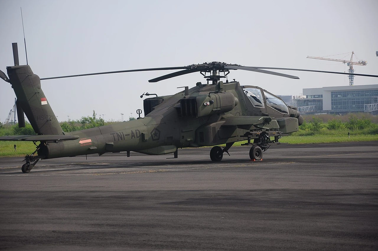 The US Army has lifted the suspension of an aircrew involved in a weekend apache helicopter incident near a private residence in Nashville.