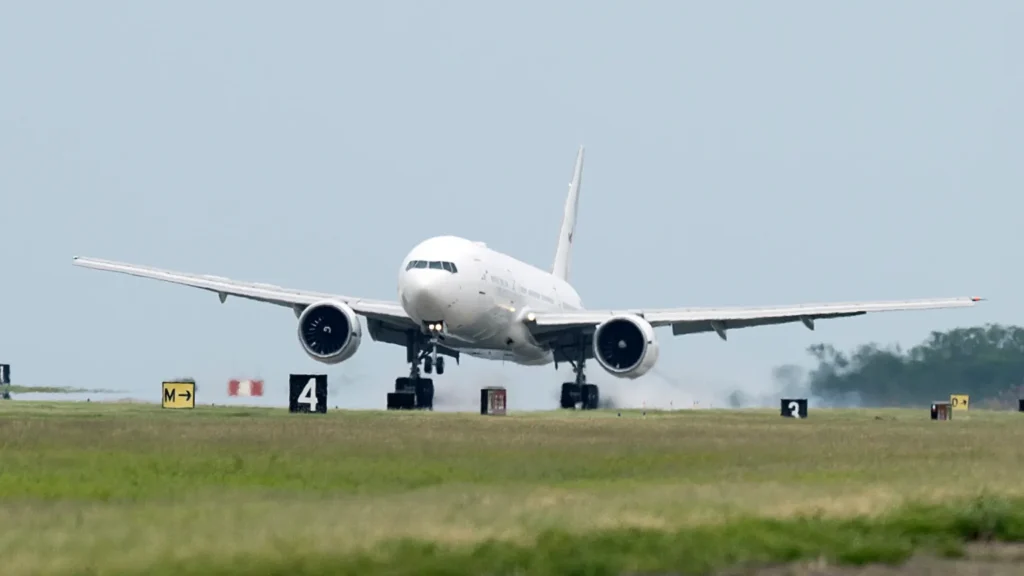 Boeing's First Lufthansa 777-9 Plans 11-Hour North Pole Test Flight