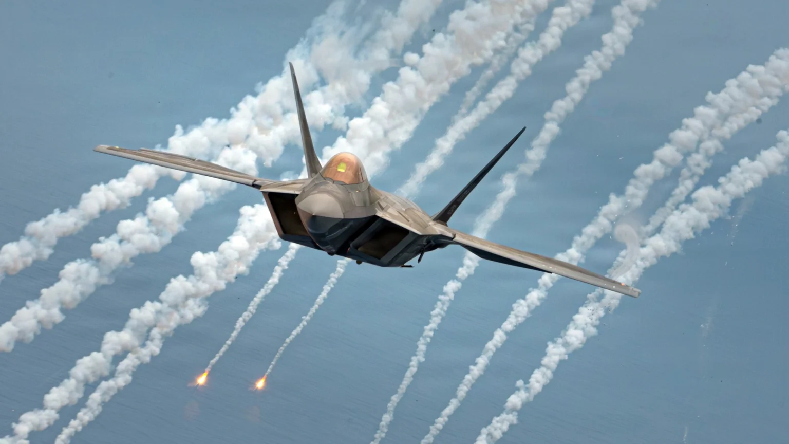 Chinese Missile AI Reaches 97.1% Accuracy Against Simulated F-22, F-35 Targets