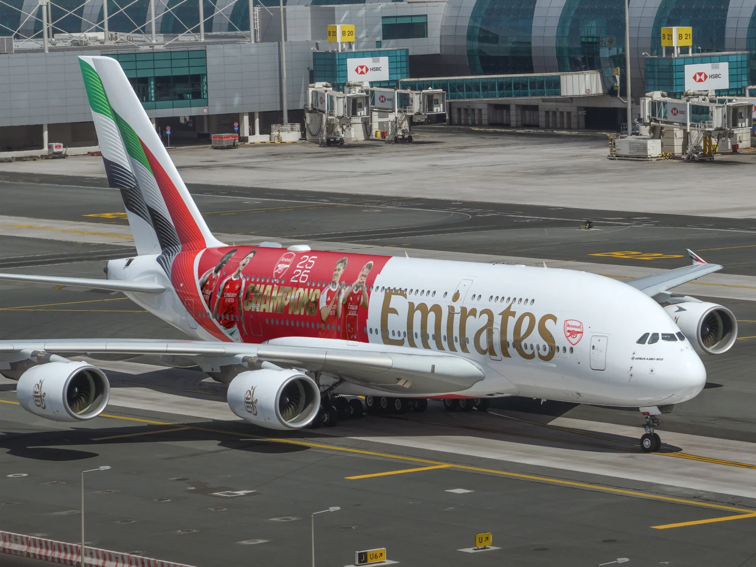 Emirates Crafts Giant Arsenal Crest From Airbus A380 and Boeing 777 Parts