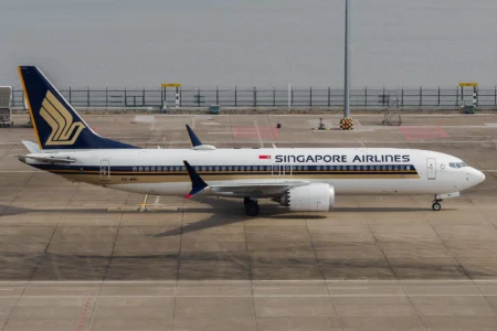 Singapore Airlines Passenger Slams Crew After Wife Allegedly Denied Extra Bread on Delhi Flight