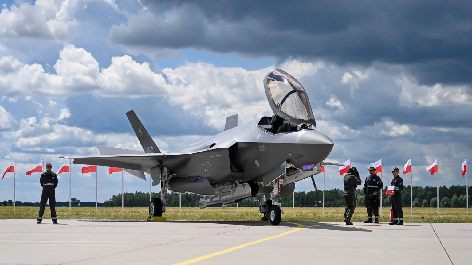 Poland’s 1st Italy-Built Most Advanced Fighter Jet in the World Completes Maiden Test Flight