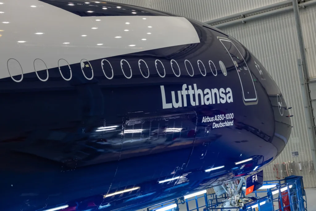 Lufthansa to Take Delivery of 1st A350-1000 in New Livery, 700th Airbus Plane