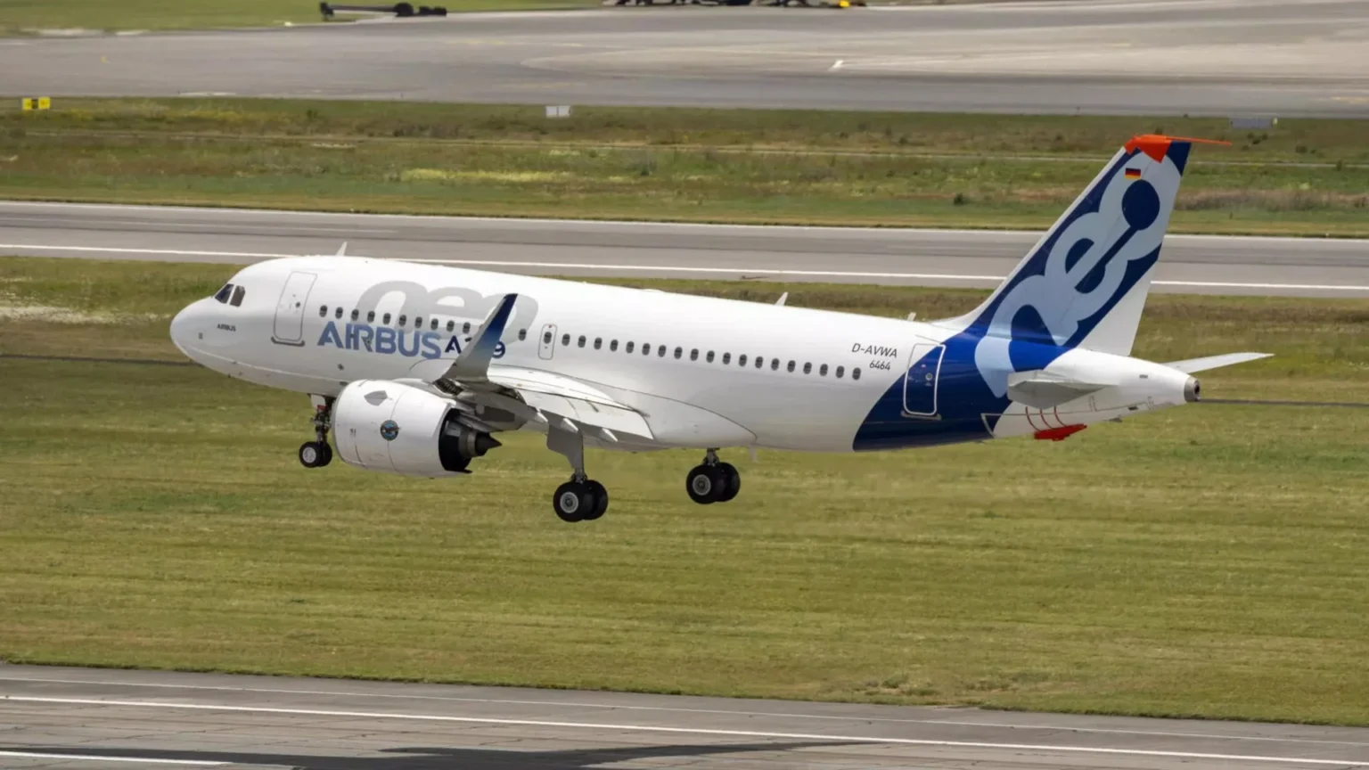 Airbus Quietly Drops the A319neo From Its Sales Lineup After Just 57 Orders