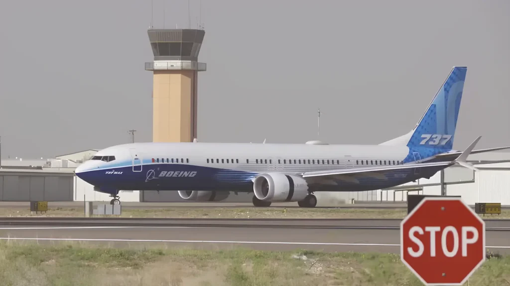 Boeing Pushes 737-10 to the Limit in Extreme Crosswind Autoland Tests