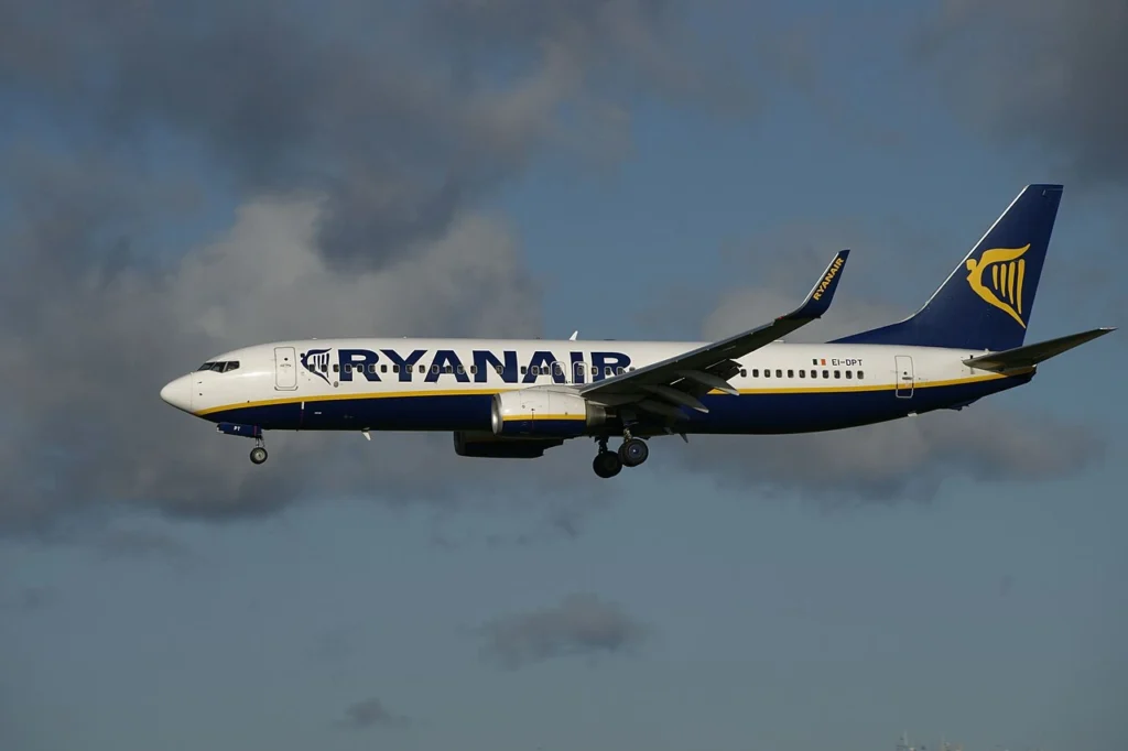 Ryanair 737 Window Shattered After Engine Blade Breaks: Report