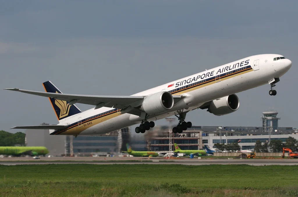 Singapore Airlines deploys Airbus A380 daily on Auckland flights for Winter 2026-27 with more Suites and First Class seats.