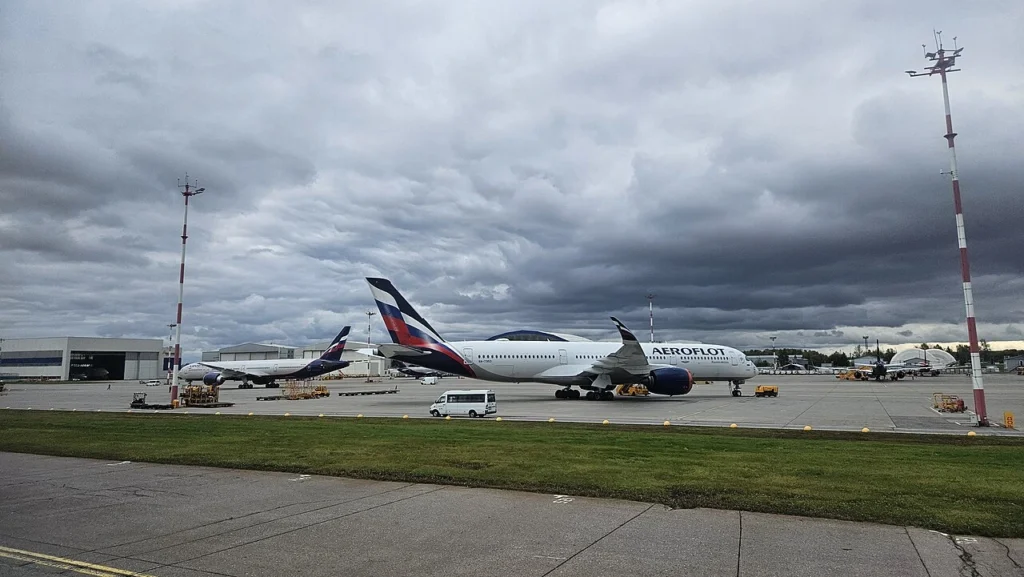 Airlines on High Alert as Zelensky Warns Russian Airspace Could Become Too Dangerous for Civil Flights