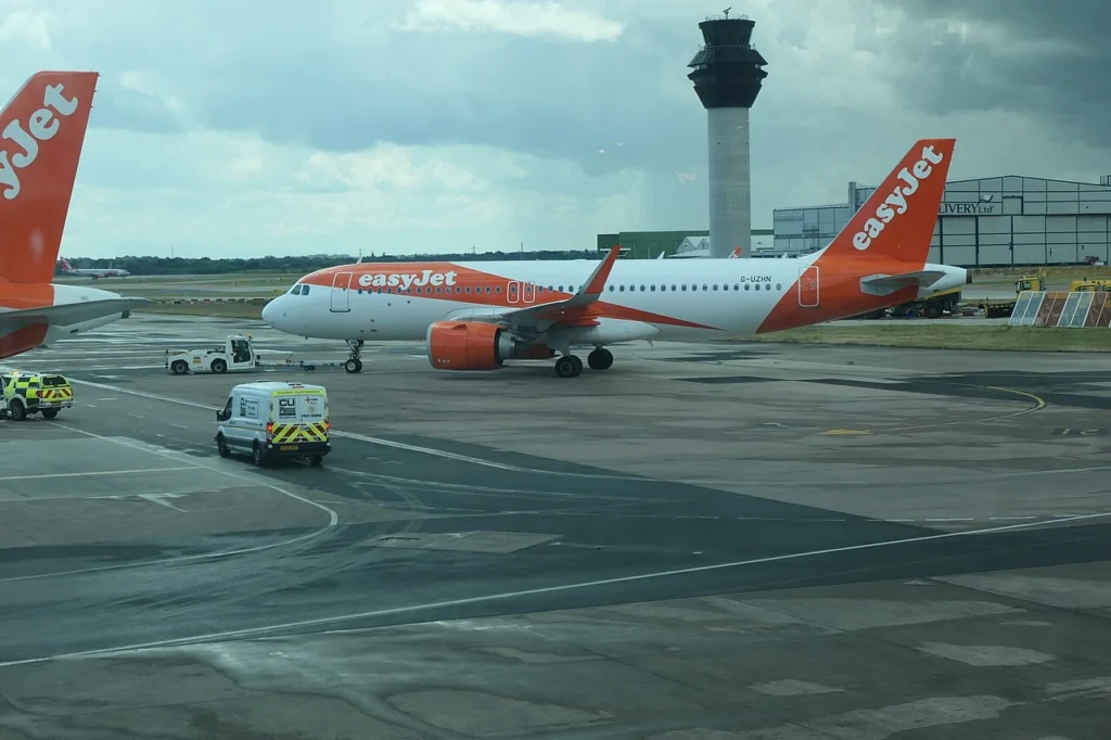 easyJet (U2) is strengthening its presence in Scotland with continued investment at Glasgow Airport (GLA), adding more aircraft, launching new international routes, and increasing passenger capacity.