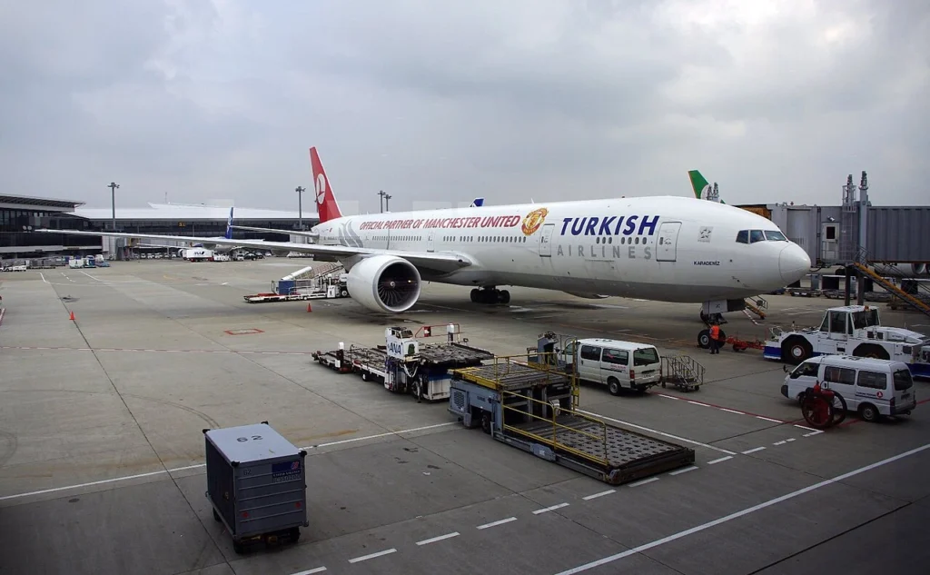 Turkish Airlines Boeing 777 Pilots Makes Emergency Landing at New York JFK